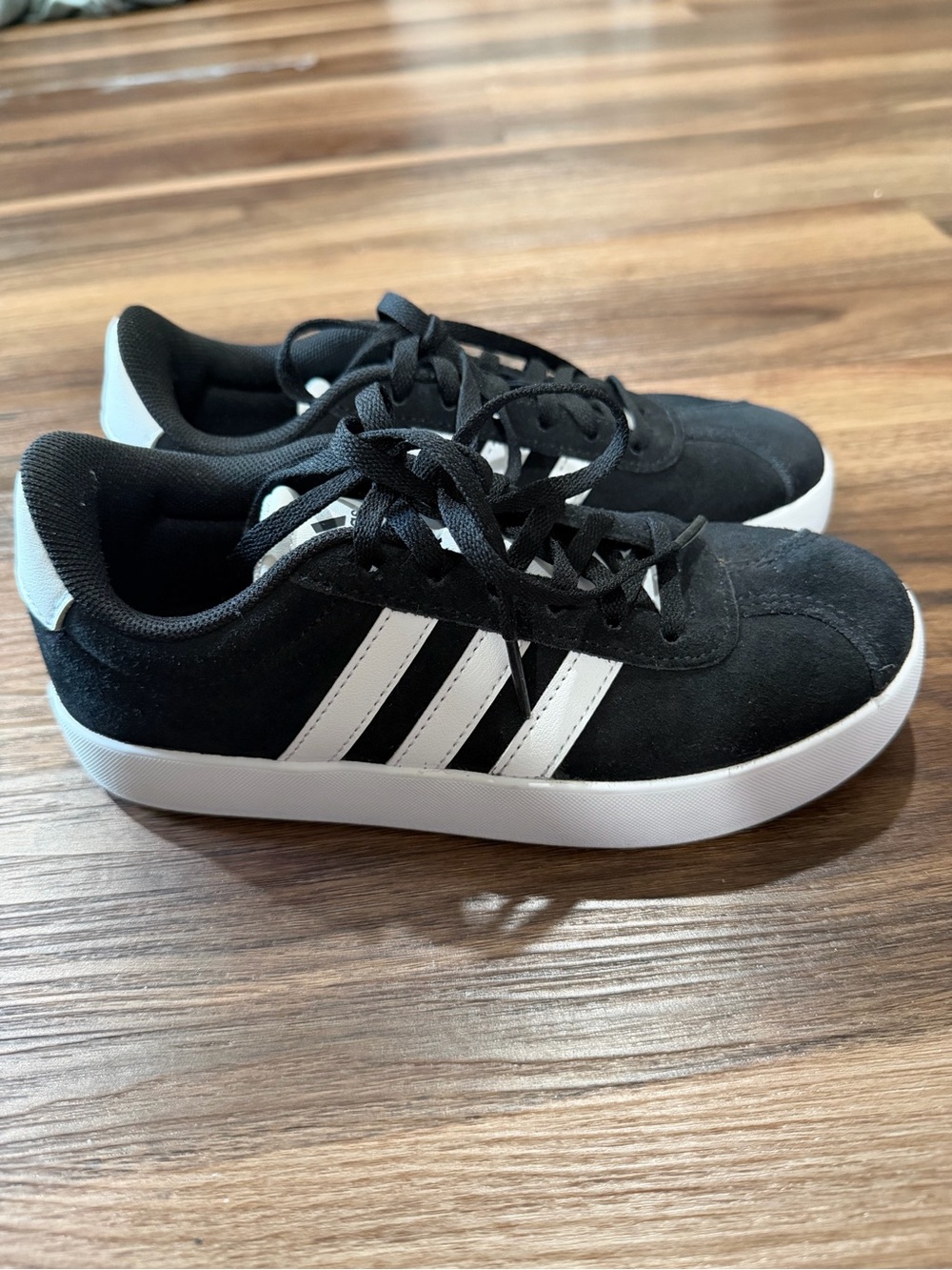 adidas Boys Black Suede Low-Top Sneakers with White Stripes Size 1